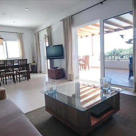 Sleeps 18 With Pool And Wifi