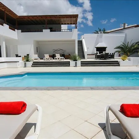 Sleeps 18 With Pool And Wifi فيلة