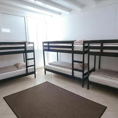 Sleeps 18 With Pool And Wifi
