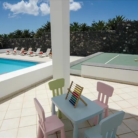 Sleeps 18 With Pool And Wifi *