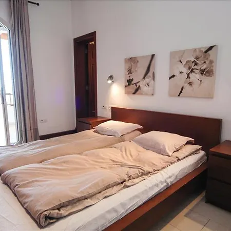 Sleeps 18 With Pool And Wifi
